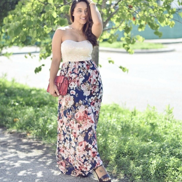 a'gaci Dresses & Skirts - A'GACI Lace Floral Print Strapless Maxi Dress